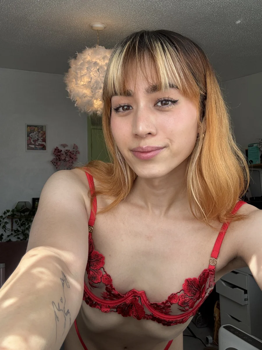 Hot trans girl available 24/7 for incall and outcall service